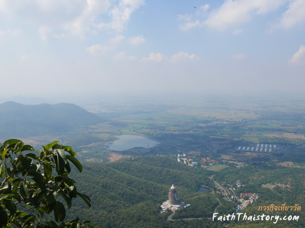 ความสวยงามระหว่างขึ้นเขาวงพระจันทร์