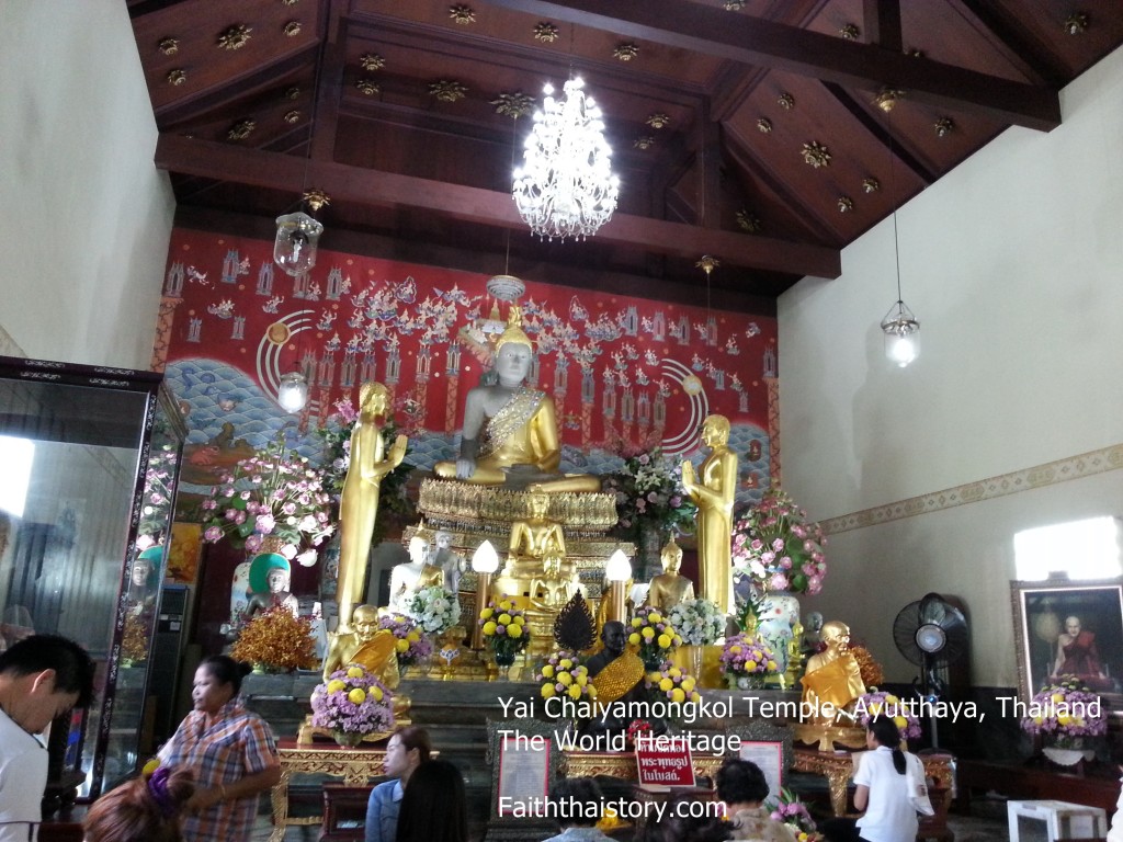 พระพุทรูปหยกขาว พระประธานในพระอุโบสถ