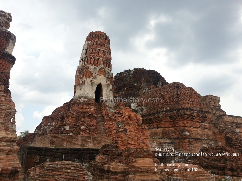 คูหาปรางค์ทิศตะวันตกเฉียงเหนือ มีภาพจิตรกรรมฝาผนัง