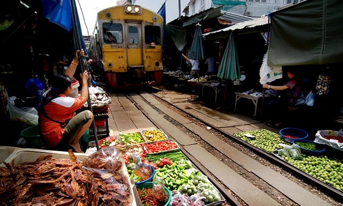 ตลาดร่มหุบ