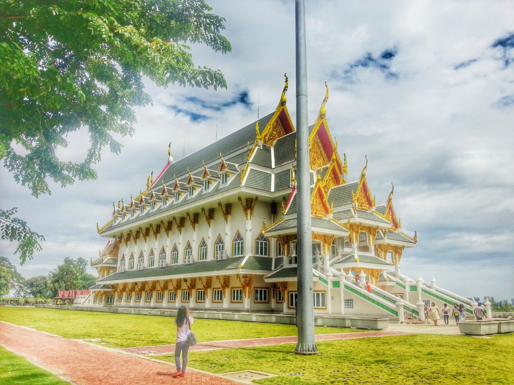 พระอุโบสถหลังใหม่ สร้างอยู่หลังพระพุทธไสยาสน์