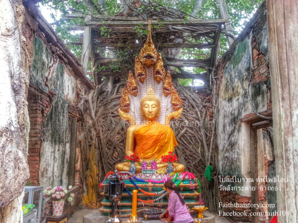 หลวงพ่อแก่น พระประธานในโบสถ์ห้องที่ 1