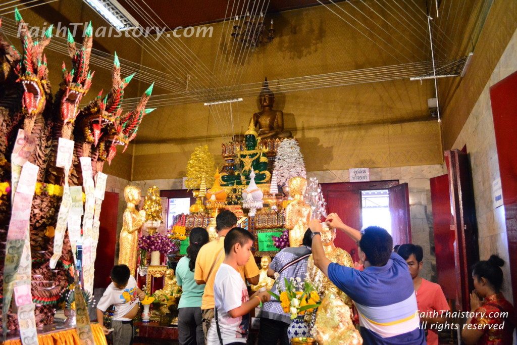 ภายในพระวิหาร