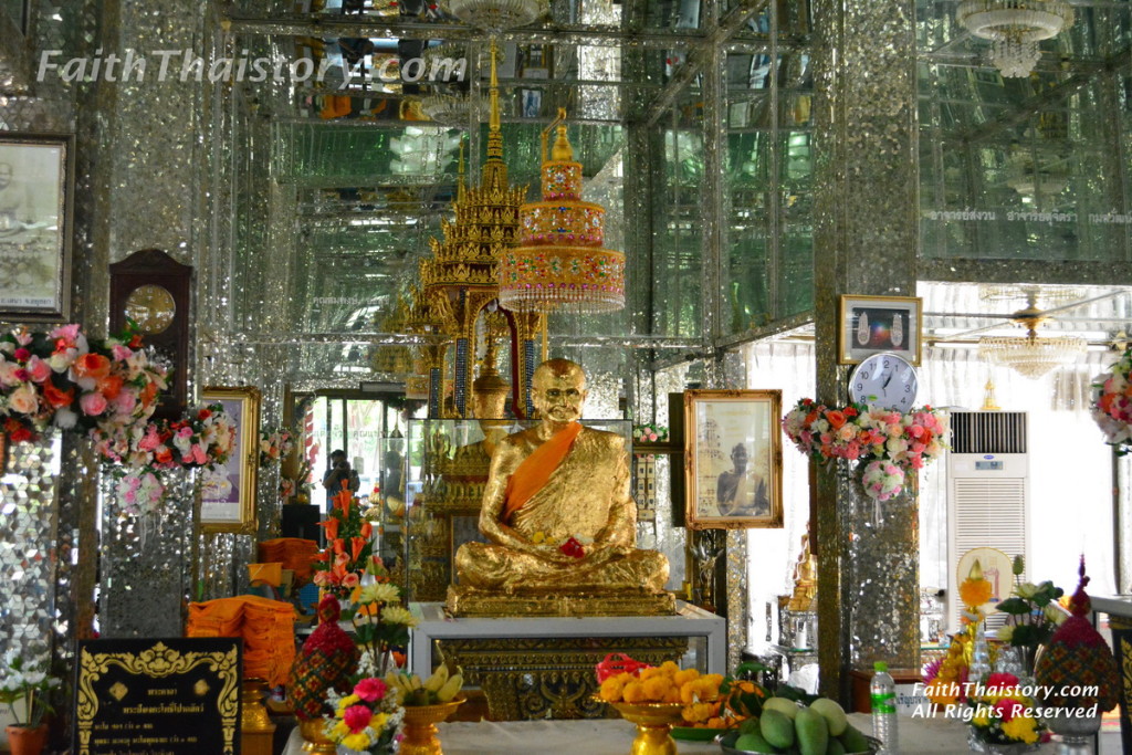 ภายในมณฑปหลวงพ่อปาน