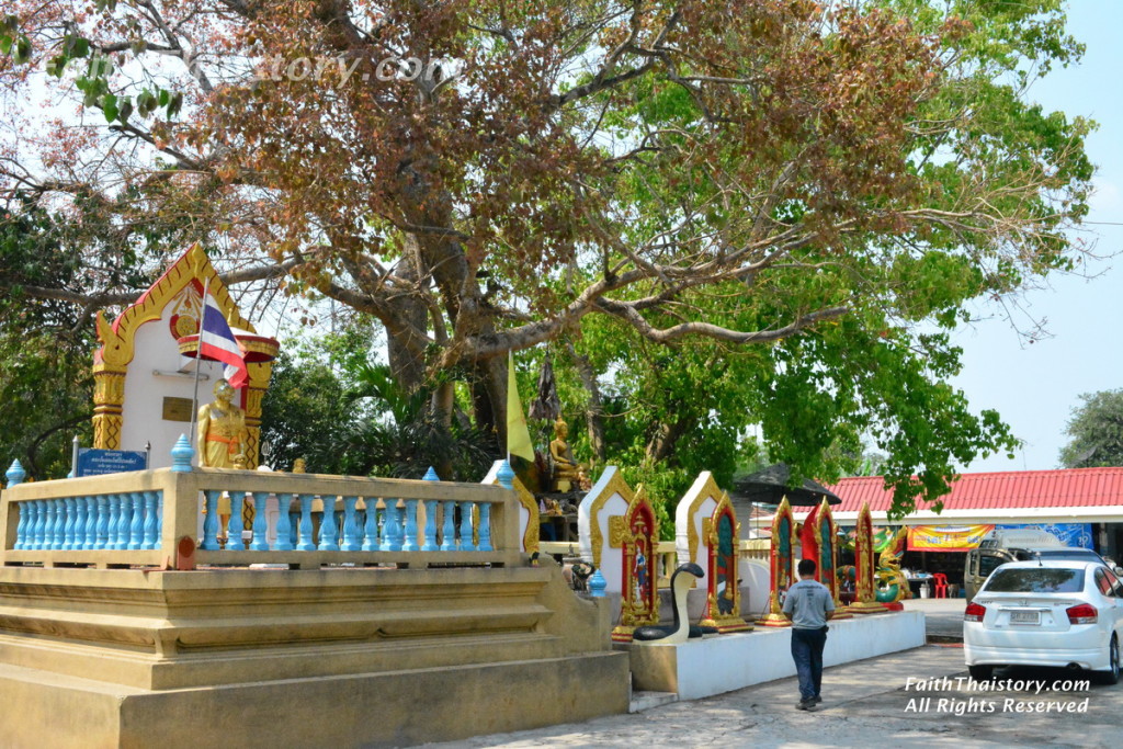 ด้านหน้าพระอุโบสถ