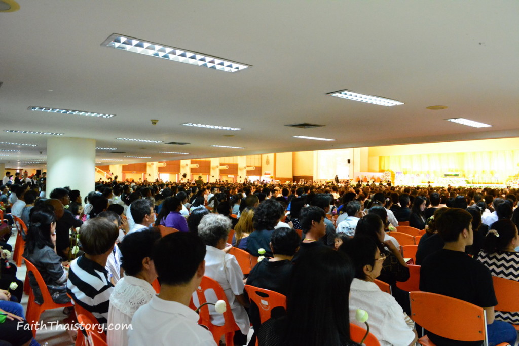 บรรยากาศภายในศูนย์ประชุมกาญจนาภิเษก ก่อนการสวดพระอภิธรรม