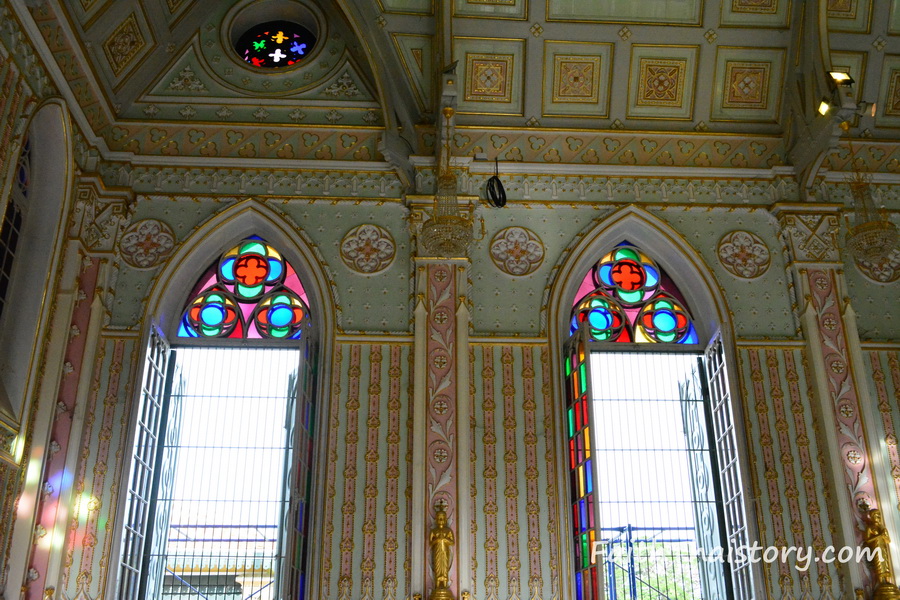 บานหน้าต่างพระอุโบสถ
