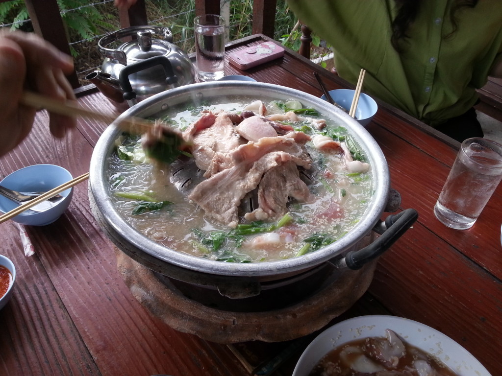 หมูเกาหลีกะทะ ที่ร้านต้นคูณ