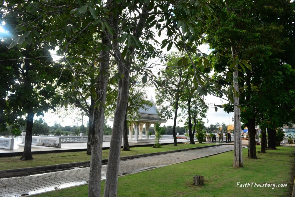 บรรยากาศในบริเวณอนุสรณ์สถาน