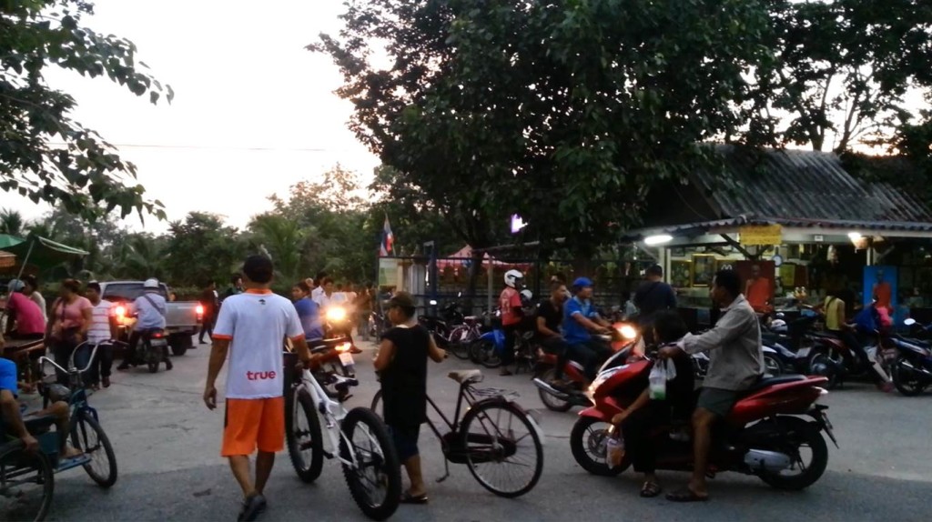 บรรยากาศช่วงเย็น วันที่ 26 ตุลาคม 2558