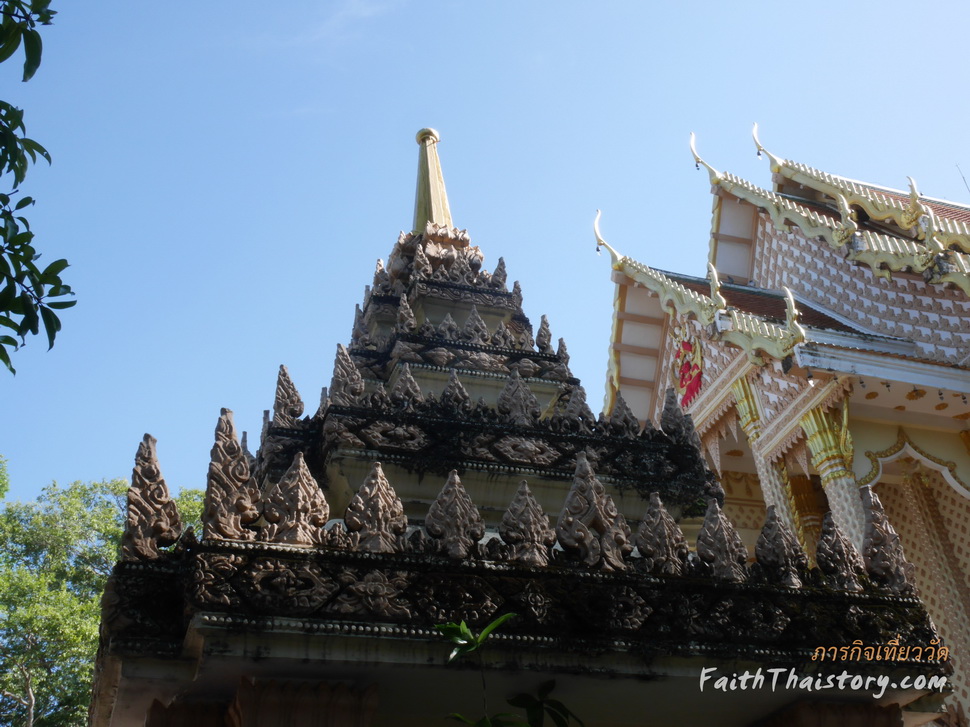 ลวดลายซุ้มประตู้เข้าพระอุโบสถ