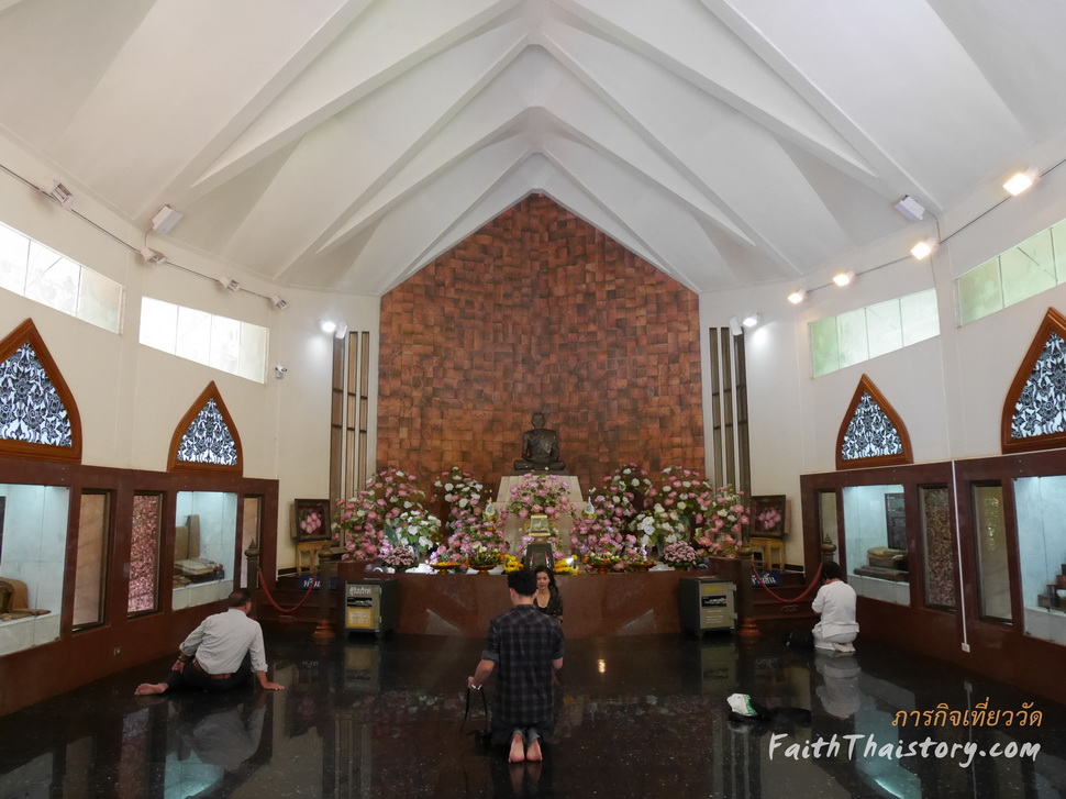 ภายในพิพิธภัณฑ์หลวงปู่มั่น