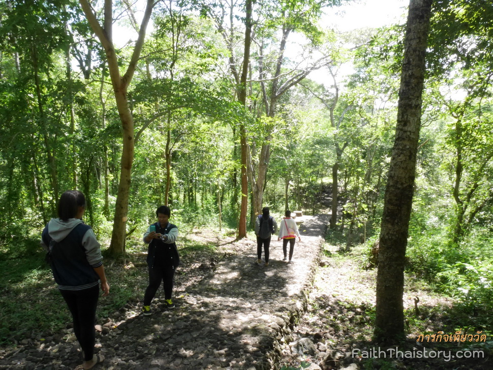 บรรยากาศเส้นทางสู่ปากปล่องภูเขาไฟ