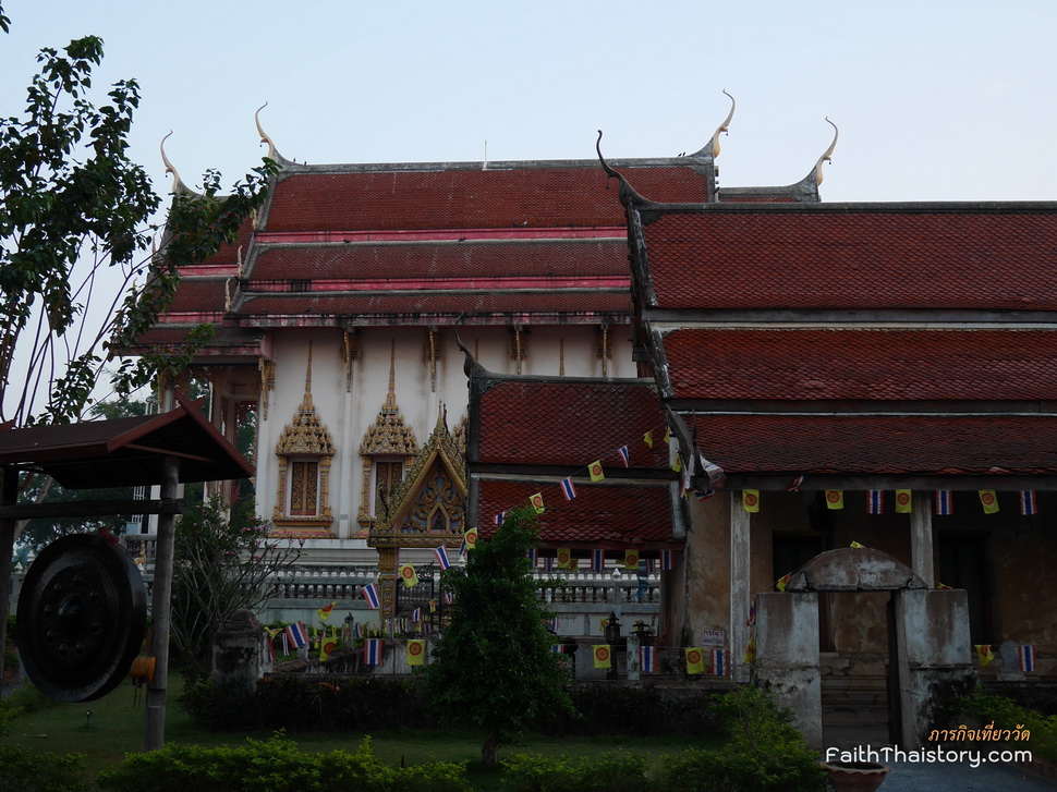 ด้านข้างพระอุโบสถหลังเดิม