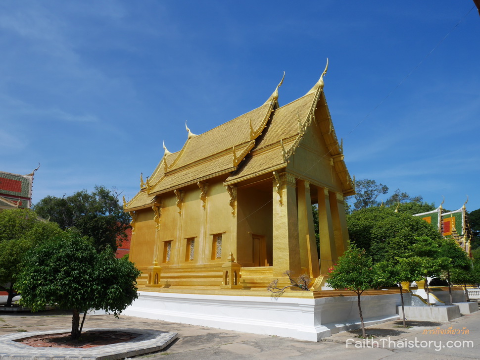 พระอุโบสถสีทอง ณ วัดไลย์