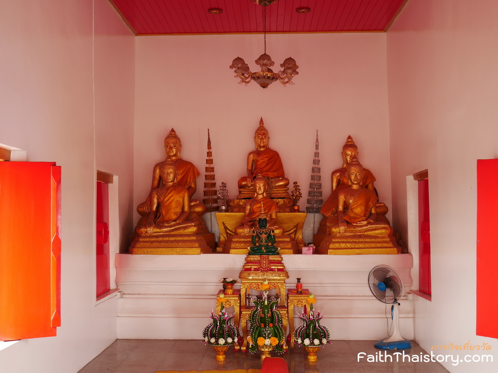 พระพุทธรูปในพระวิหารด้านบน