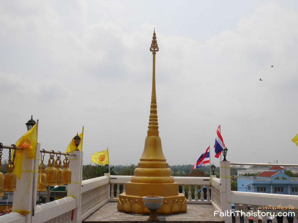 พระเจดีย์ หน้าพระวิหาร