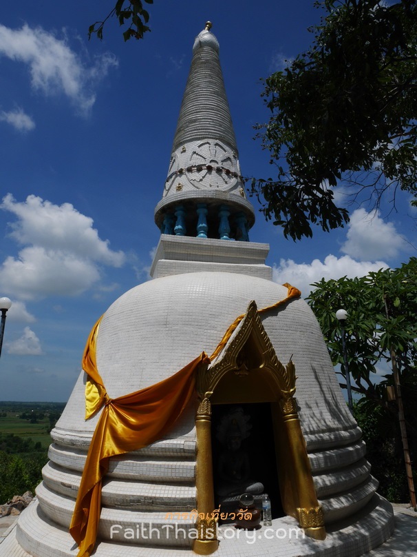 พระเจดีย์บนเขาภูคา